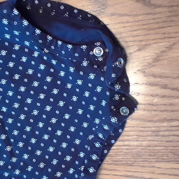 Size 9 months Carter's baby girls tank top onesie - Picture 3 of 9